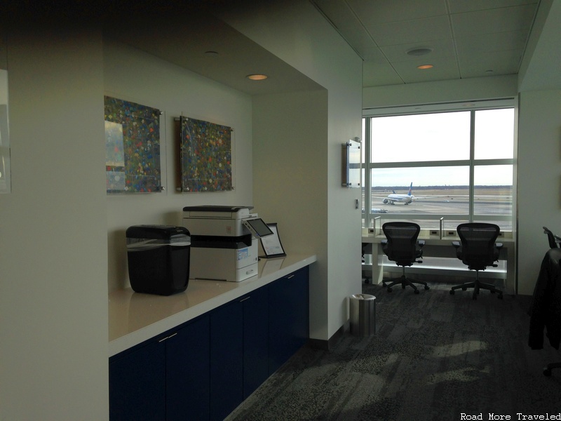 Delta SkyClub JFK Terminal 4 - business center