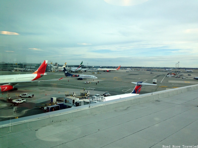 Delta SkyClub JFK Terminal 4 - planespotting