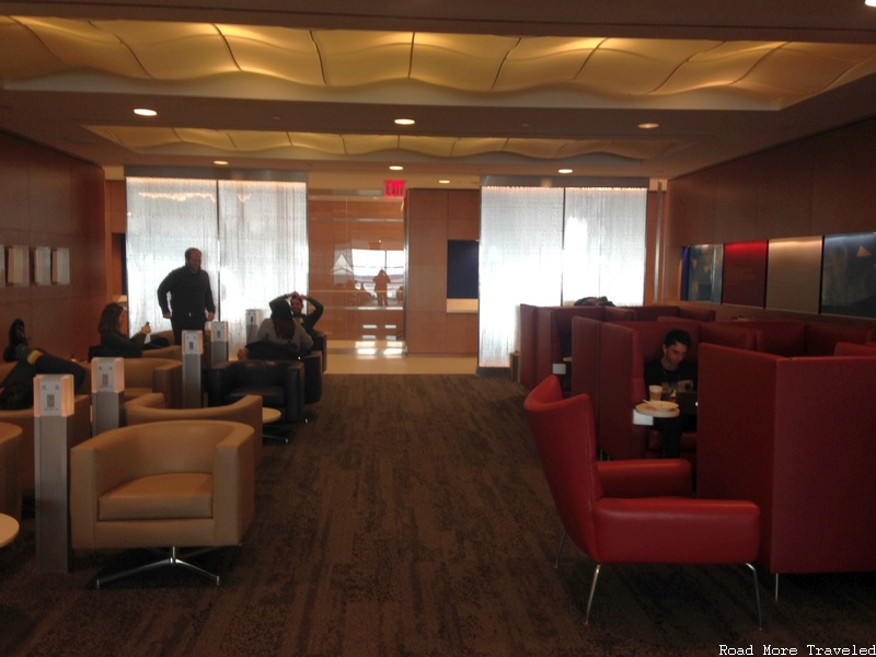 Delta SkyClub JFK Terminal 4 - seating w/ power outlets