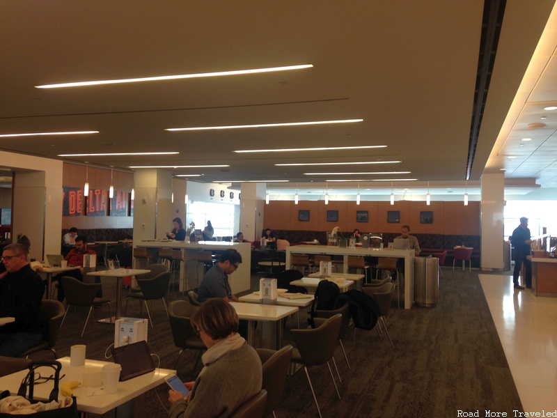 Delta SkyClub JFK Terminal 4 - more central seating