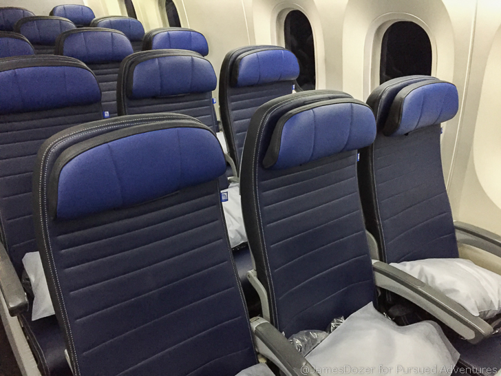 United Boeing 787-8 Economy Class