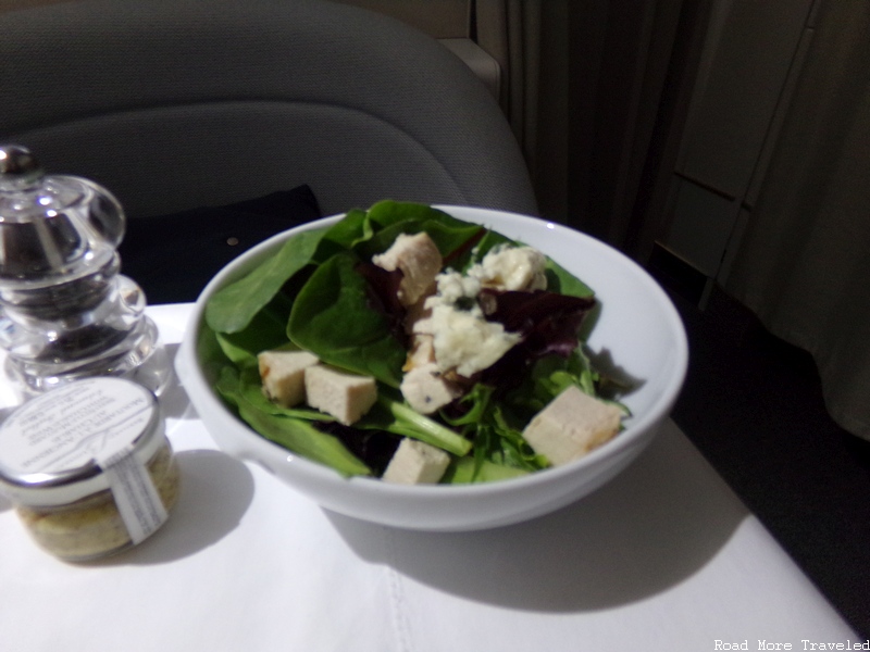Mixed green salad with chicken and Roquefort
