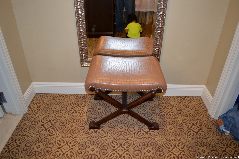 The Roosevelt New Orleans - bedroom mirror