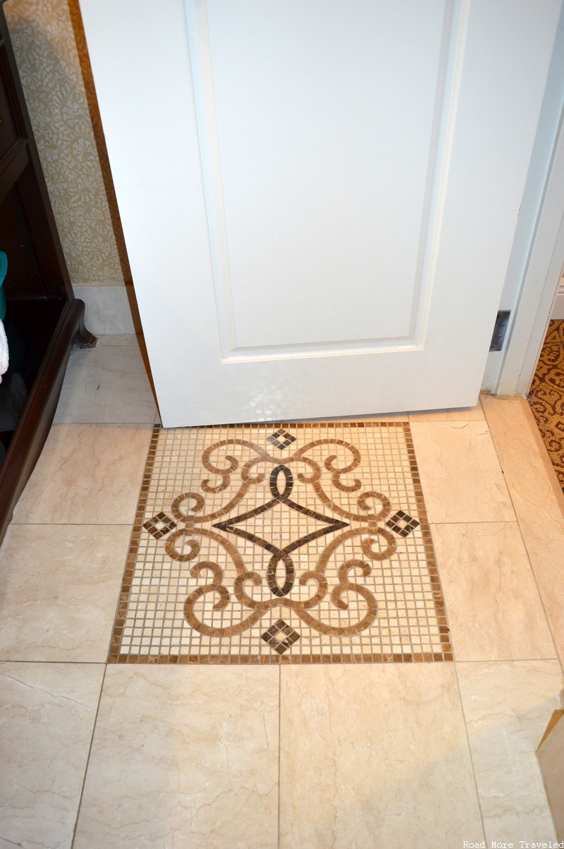 The Roosevelt New Orleans - bathroom floor mosaic
