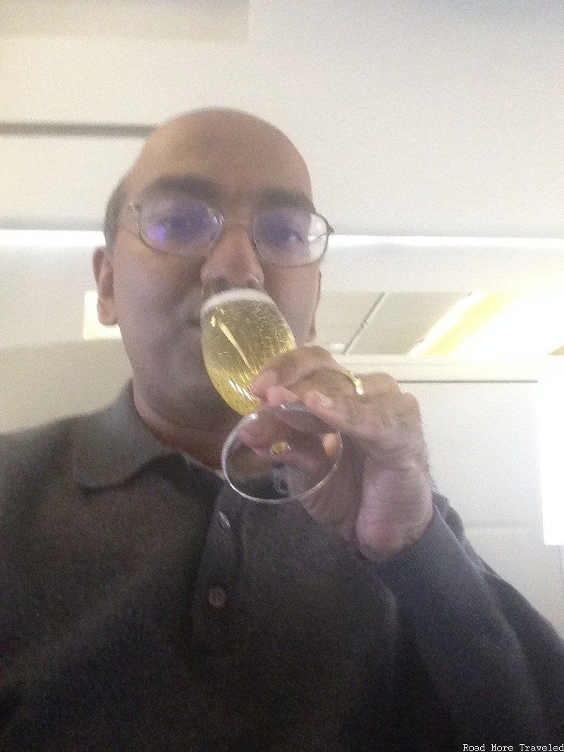 Air France La Première B777 - champagne selfie