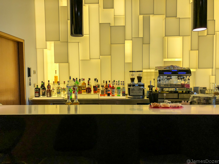 Lufthansa Senator Lounge, Concourse B