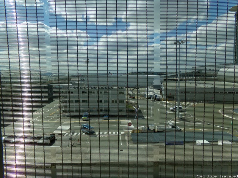 Air France La Premiére lounge - window seating