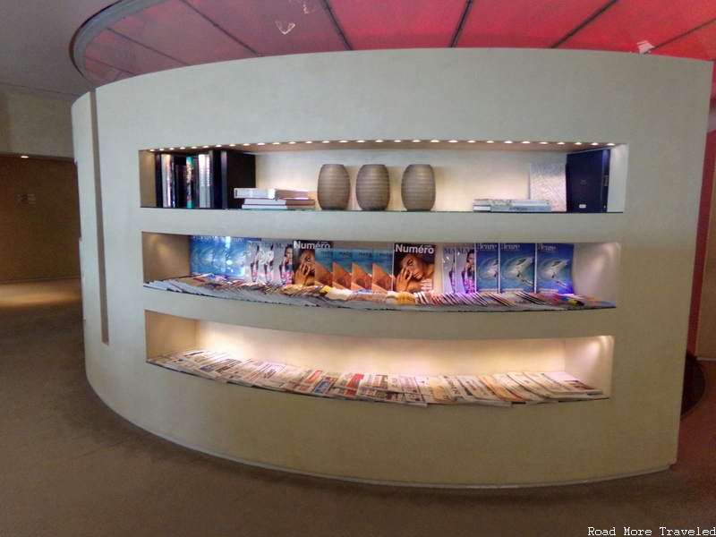 Air France La Premiére lounge - magazine rack