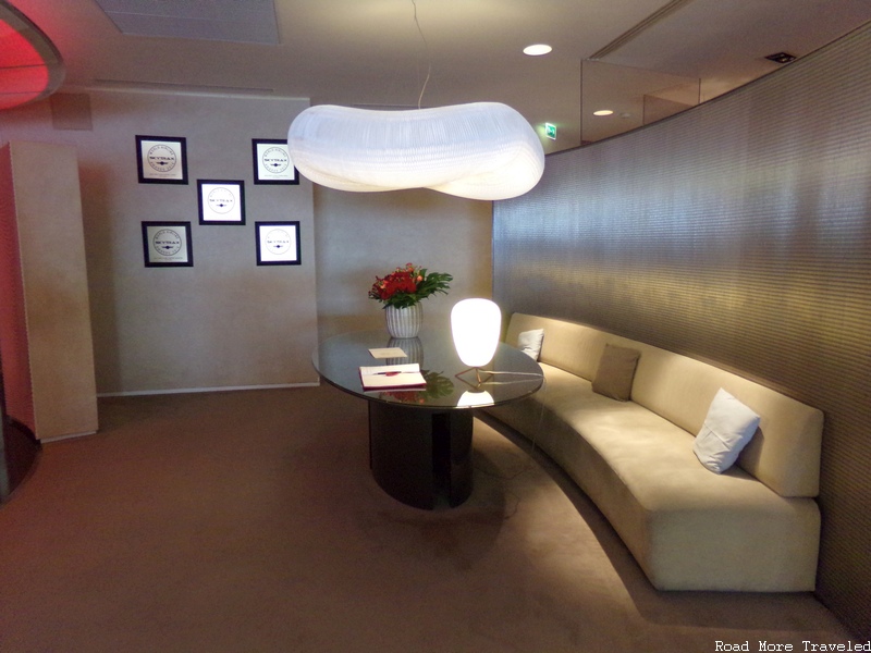 Air France La Premiére lounge - couch with glass desk