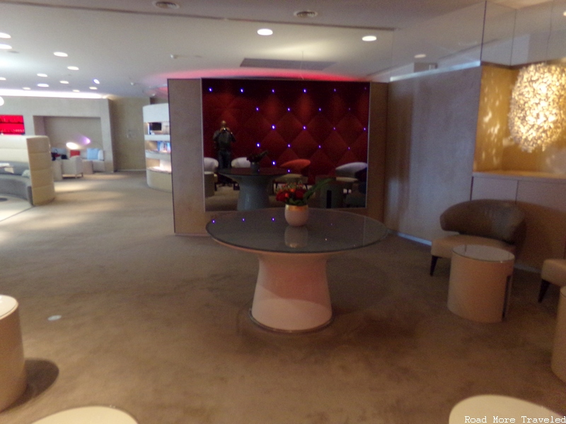 Air France La Premiére lounge - presentation room mirror