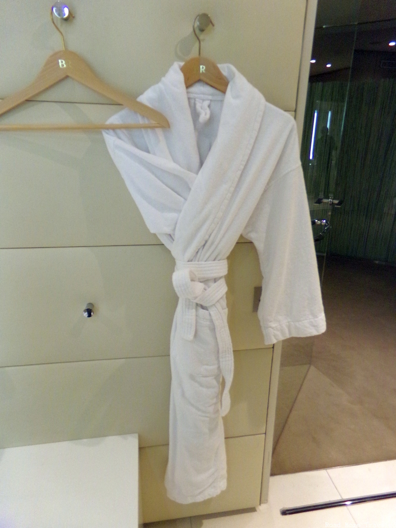 Air France La Premiére lounge - bathrobe