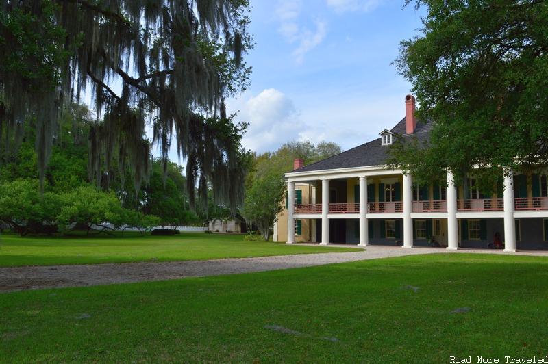 Destrehan Plantation - grounds in front of house