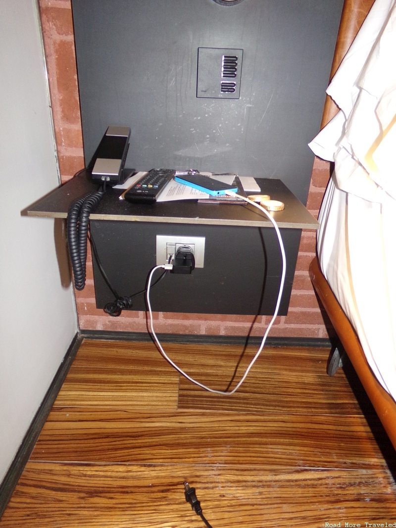 Hotel Granados 83 - nightstand and plug