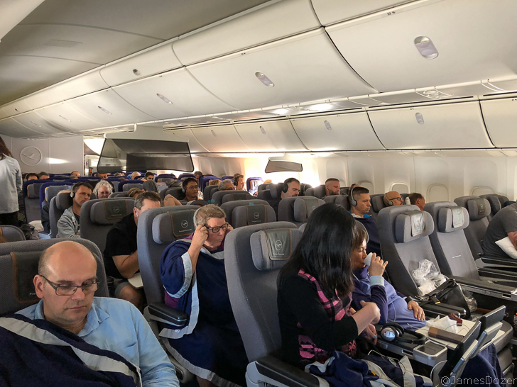 Review Lufthansa Economy Class Boeing 747 8 To Los Angeles