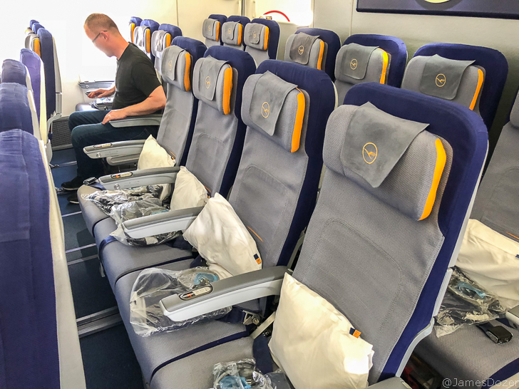 Lufthansa Economy Class, Boeing 747-8