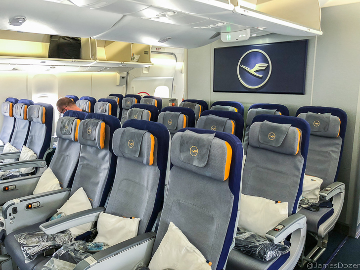 Lufthansa Economy Class, Boeing 747-8