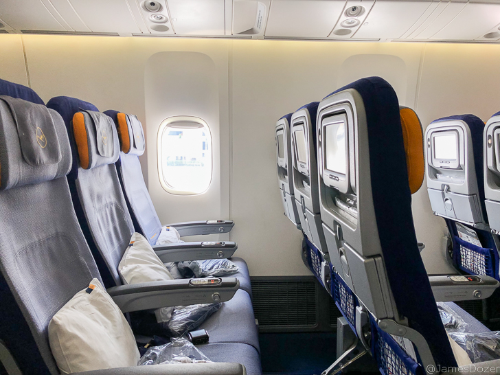 Lufthansa Economy Class, Boeing 747-8