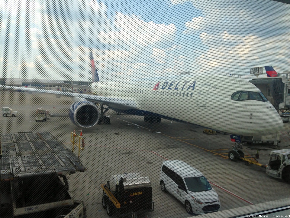 Delta A350 at DTW