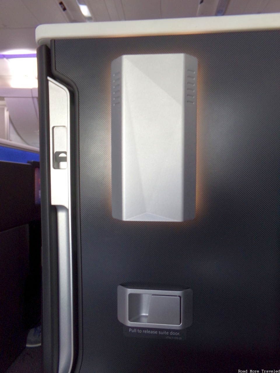 Delta One A350 suite - lamp