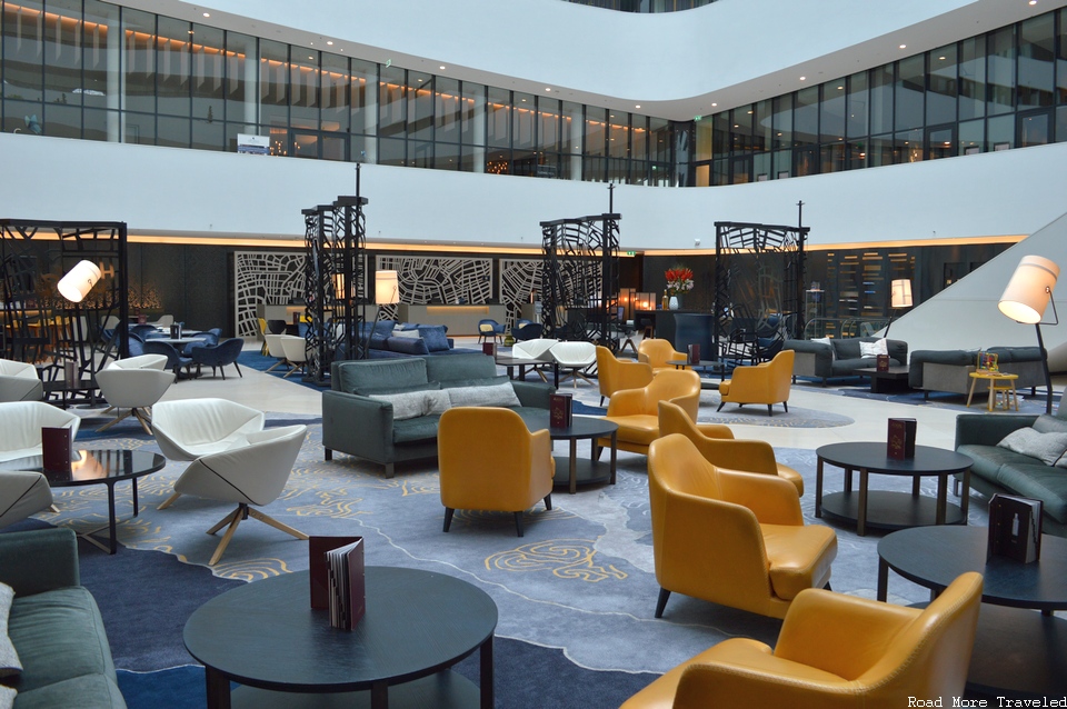 Hilton Amsterdam Airport Schiphol - lobby furniture