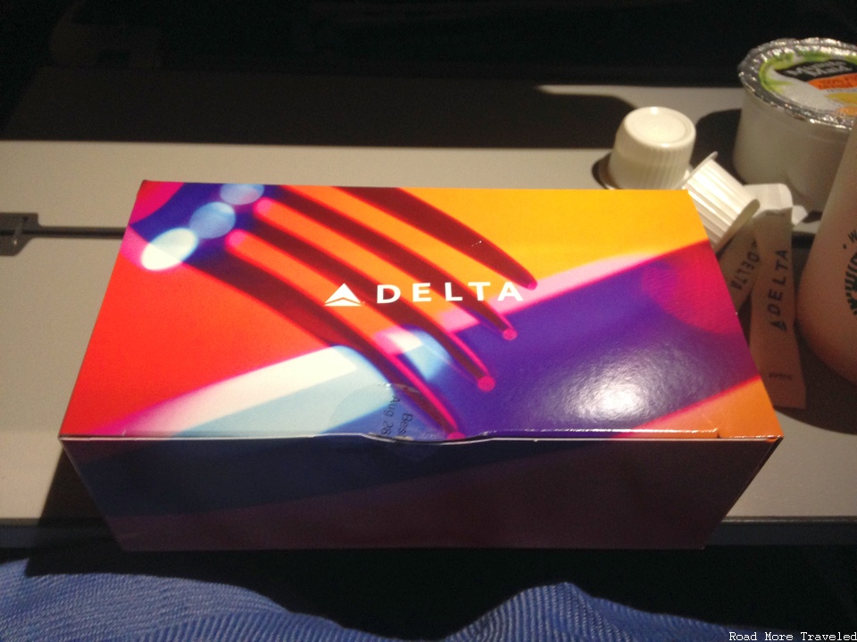 Delta A350 Main Cabin - breakfast box