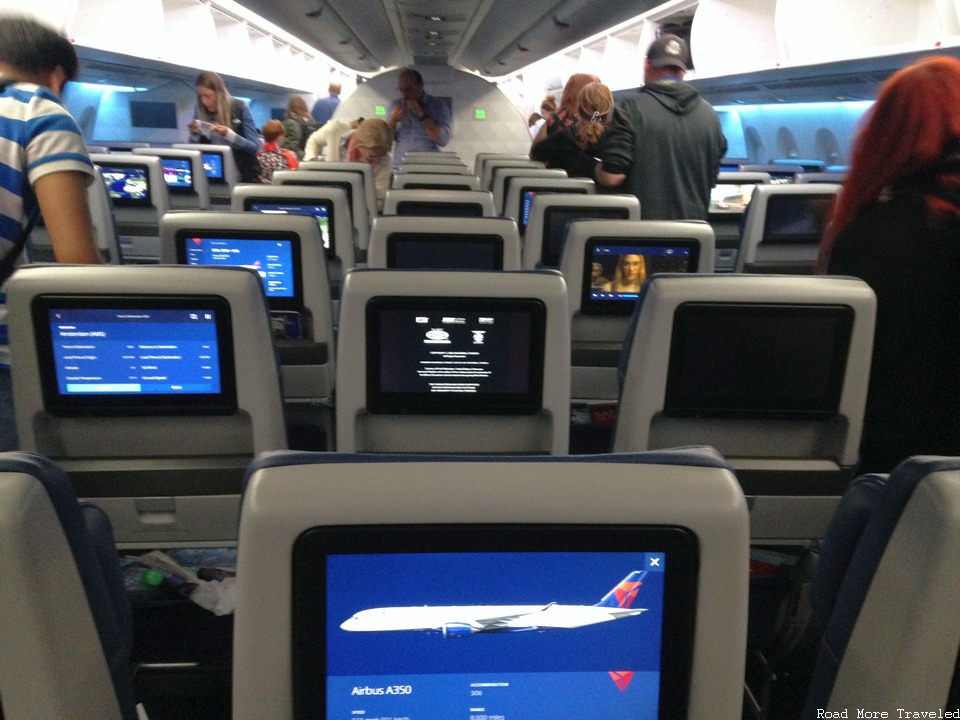 Delta A350 Main Cabin - fully lighted