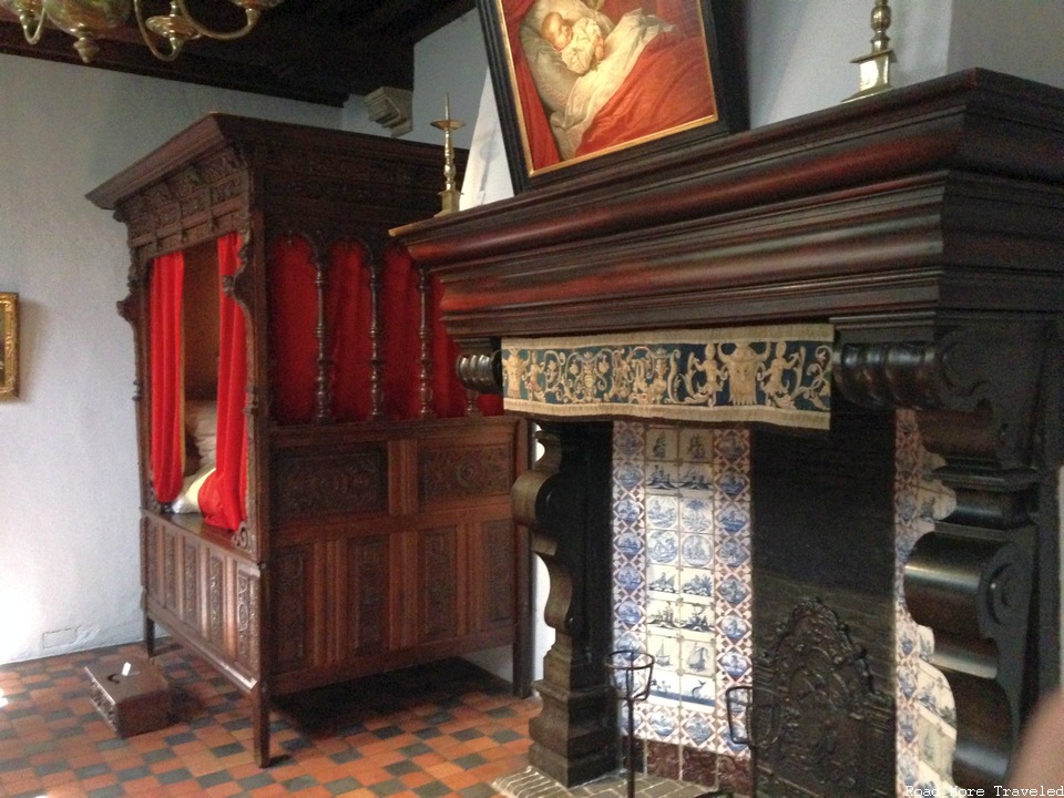 Rubenshuis replica bedroom