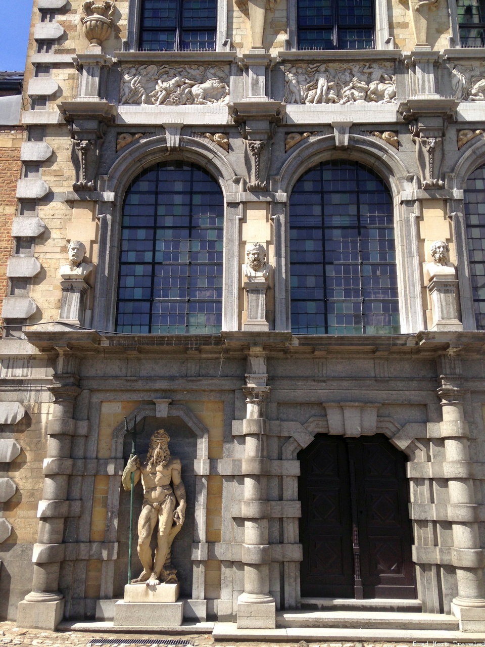 Rubenshuis windows and outdoor sculpture