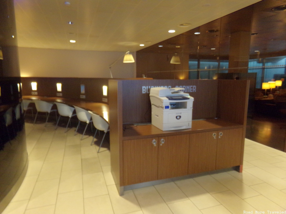 KLM Crown Lounge 52 AMS - business center