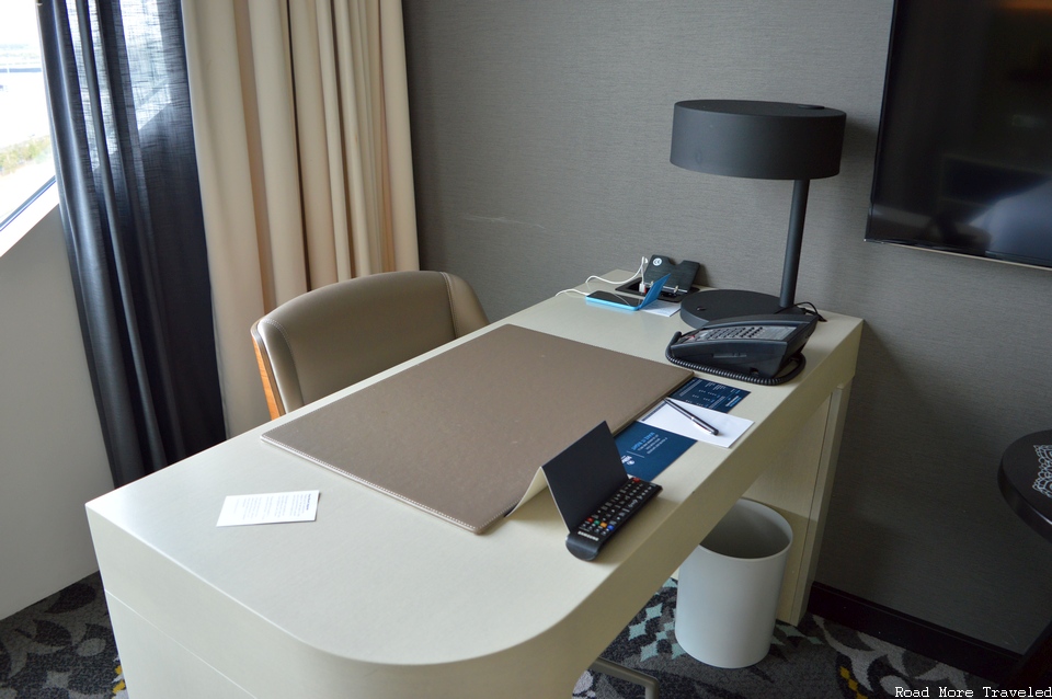 Hilton Amsterdam Airport Schiphol - desk