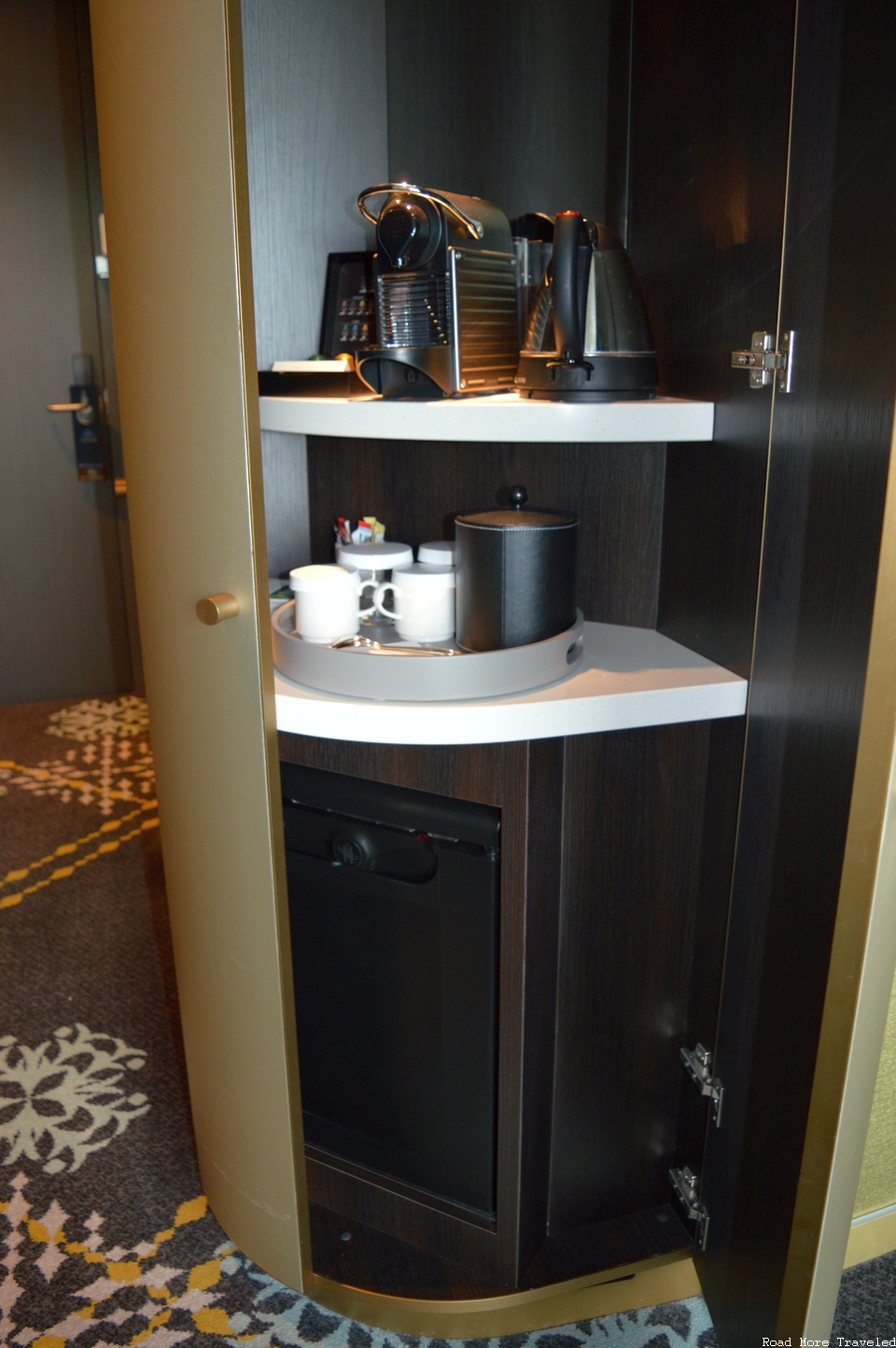 Hilton Amsterdam Airport Schiphol - minibar and coffee maker