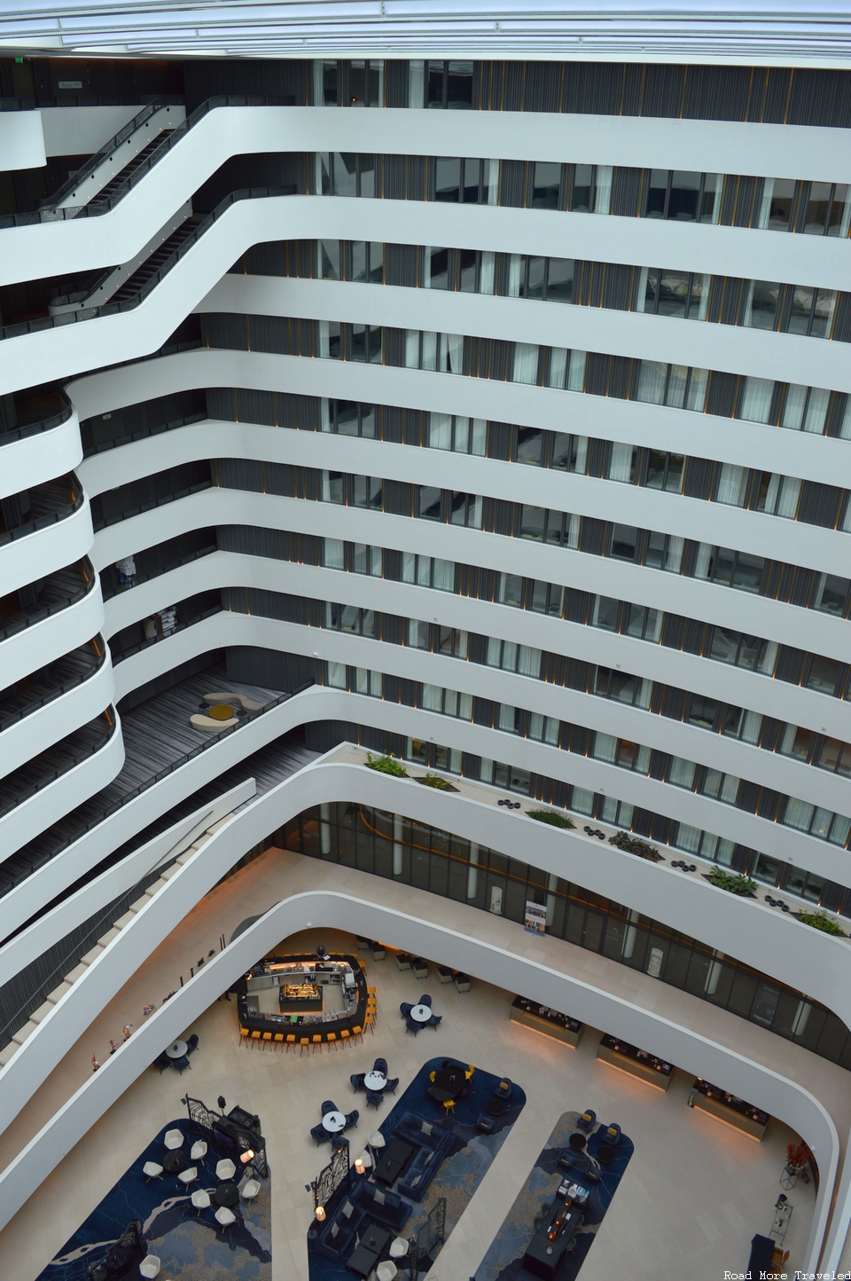 Hilton Amsterdam Airport Schiphol - atrium