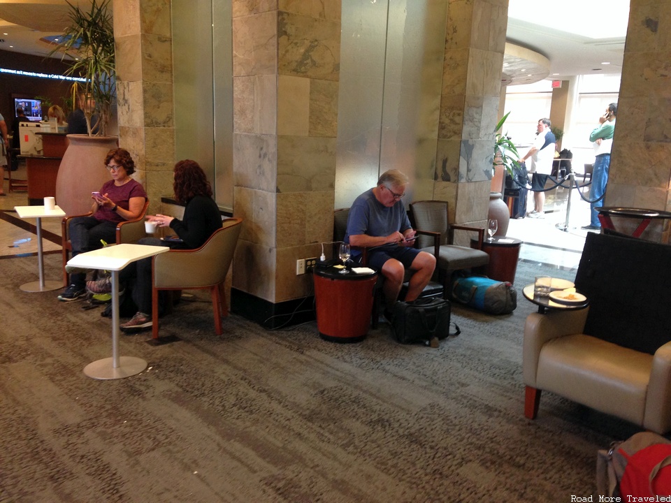 Delta Sky Club DTW Gate A40 - central room