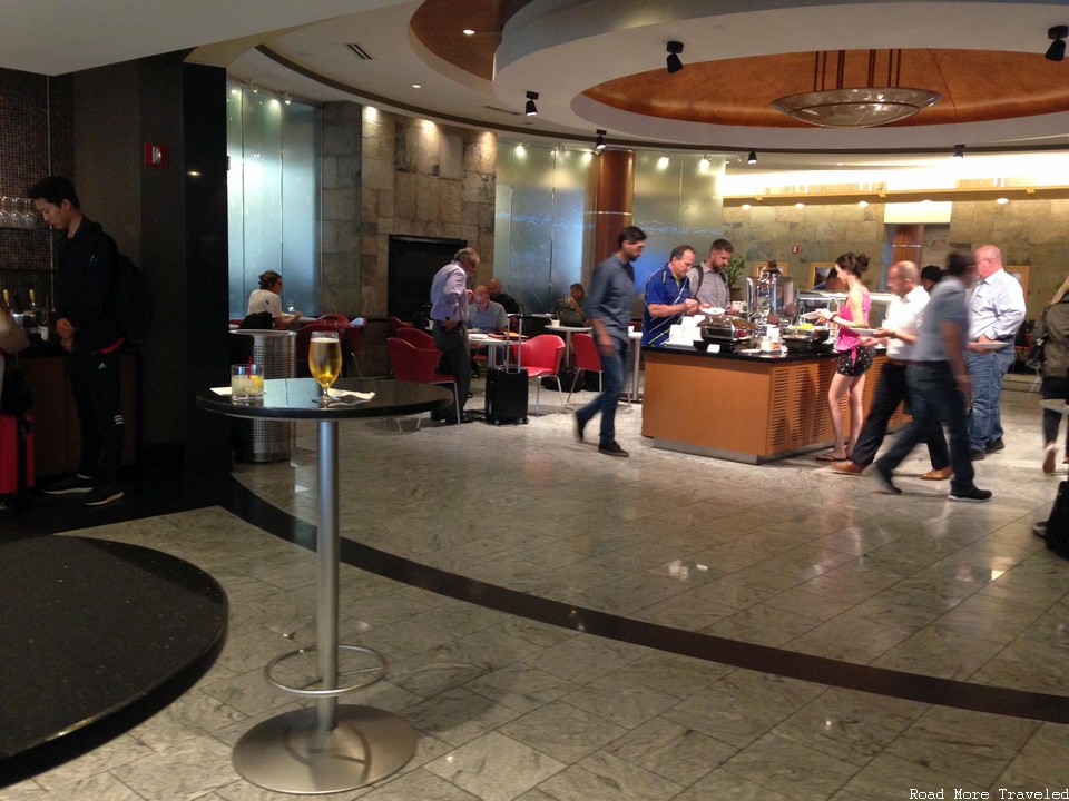 Delta SkyClub DTW Gate A40 - dining area