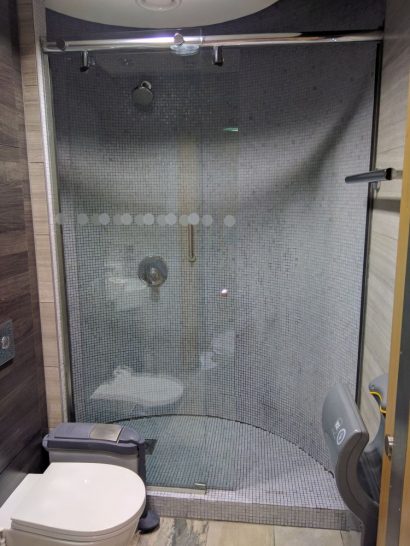 lounge shower room