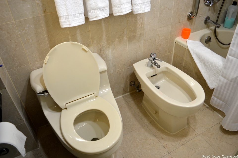Westgate New York City Resort - toilet and bidet