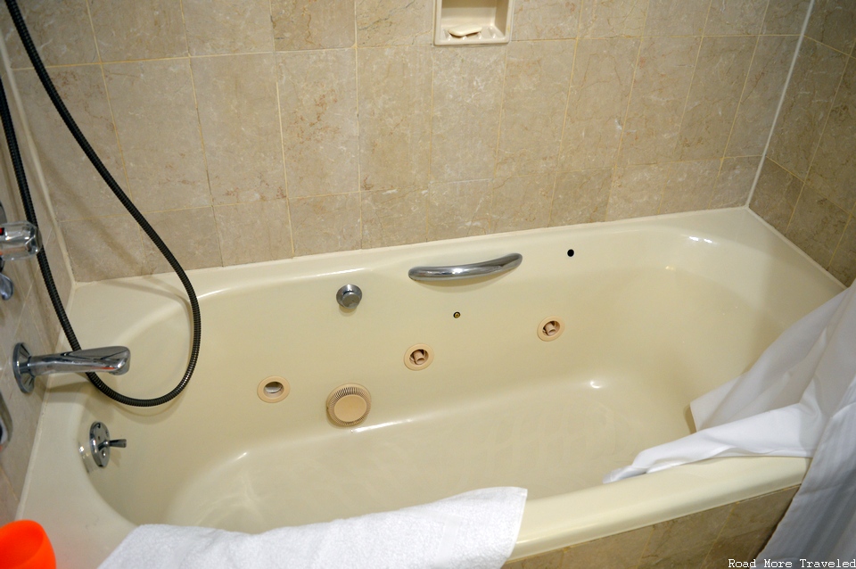 Westgate New York City Resort - whirlpool tub
