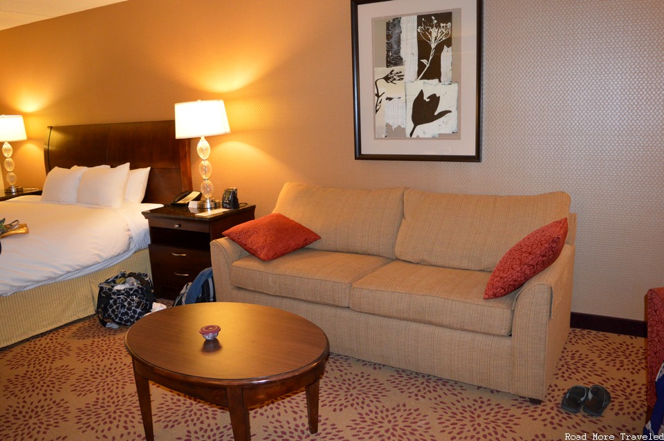 Doubletree by Hilton Pittsburgh - sofa