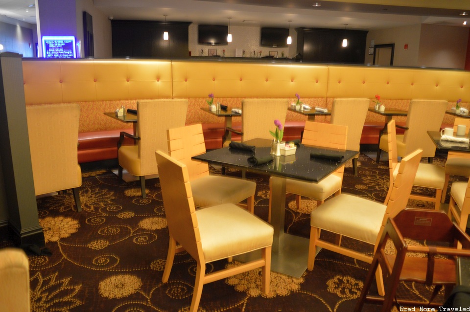 Doubletree by Hilton Pittsburgh - Monroeville Convention Center - Share restaurant seating