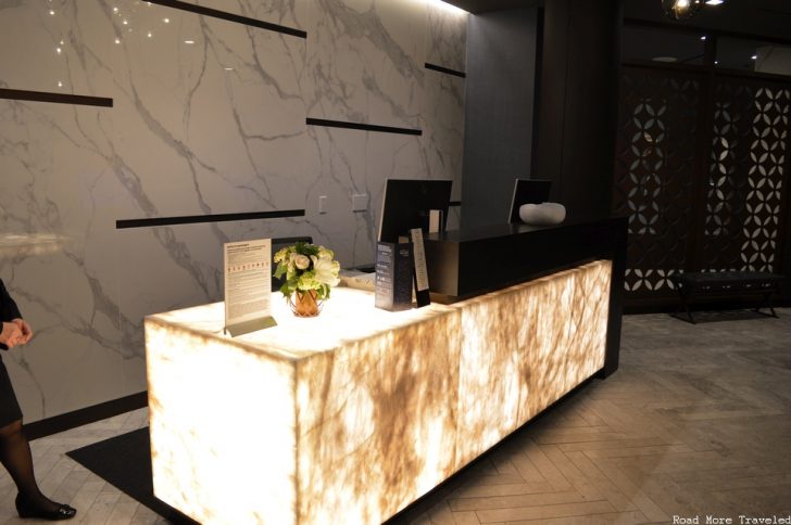 United Polaris Lounge Los Angeles - alternate view of reception desk