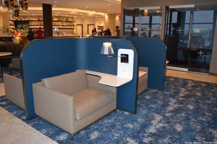 United Polaris Lounge Los Angeles - cubicle close-up