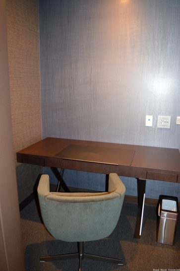 United Polaris Lounge Los Angeles - phone room