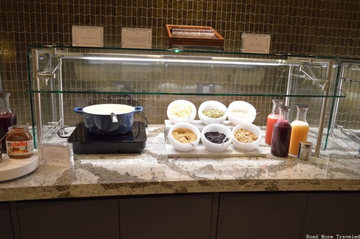 United Polaris Lounge Los Angeles - oatmeal