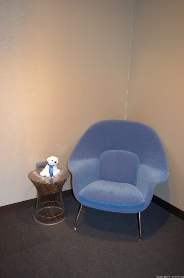 United Polaris Lounge Los Angeles - wellness room chair
