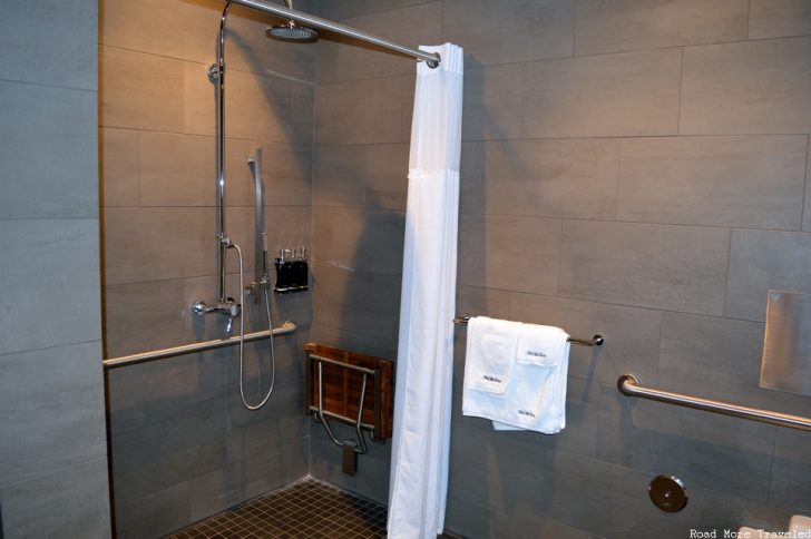 United Polaris Lounge Los Angeles - handicapped accessible shower