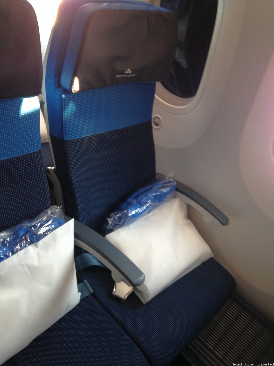 KLM 787-9 Economy Comfort seat