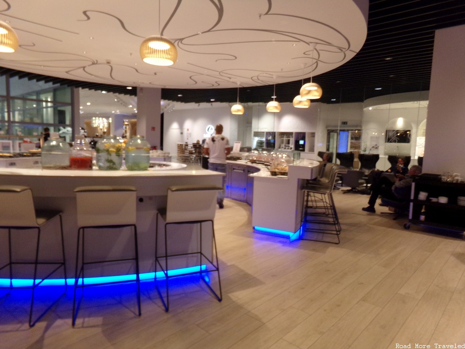 The Loft by Brussels Airlines - buffet bar seating