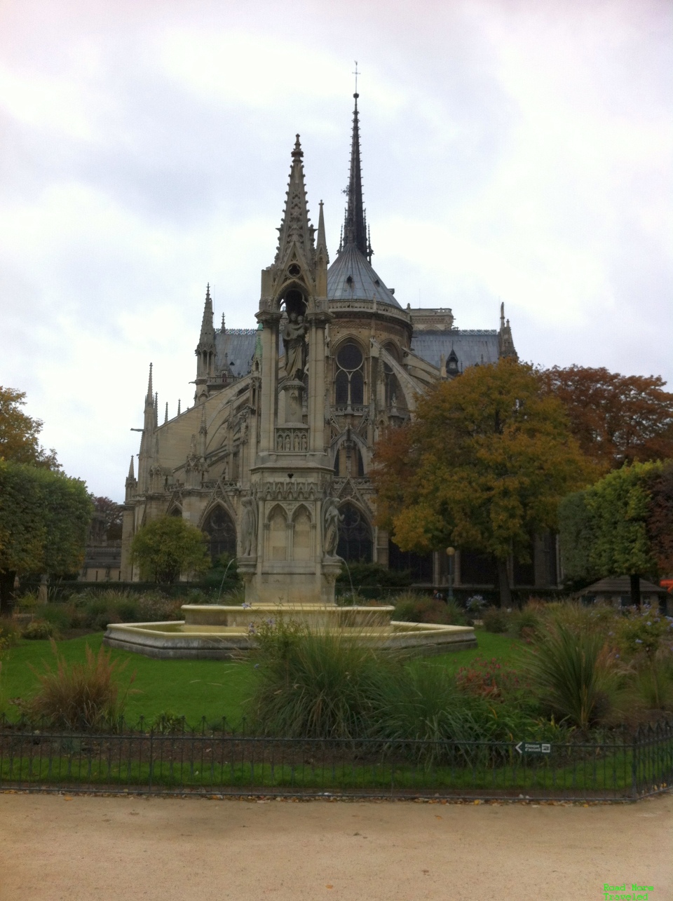 Fontaine de la Vierge, Notre-Dame de Paris