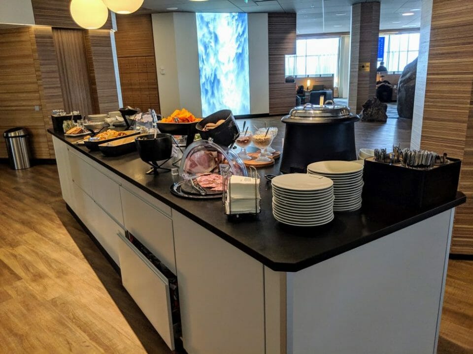 Review Icelandair Business Class Lounge Travel Codex