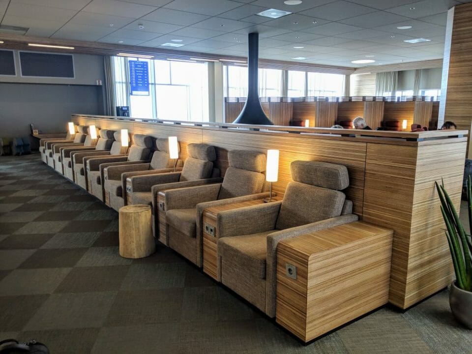 Review Icelandair Business Class Lounge Travel Codex
